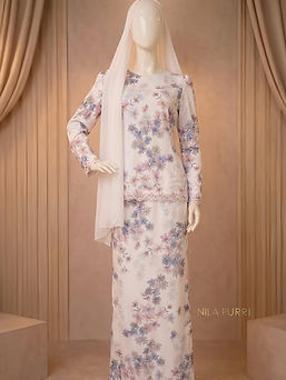 Baju Kurung modern dengan motif bunga lilac dan dusty pink yang manis, dilengkapi detail h