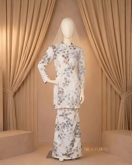 Keindahan dalam detail. Modern Baju Kurung dengan aksen floral embroidery dan payet premiu