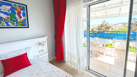 Bozcaada deniz manzaralı otel odanız