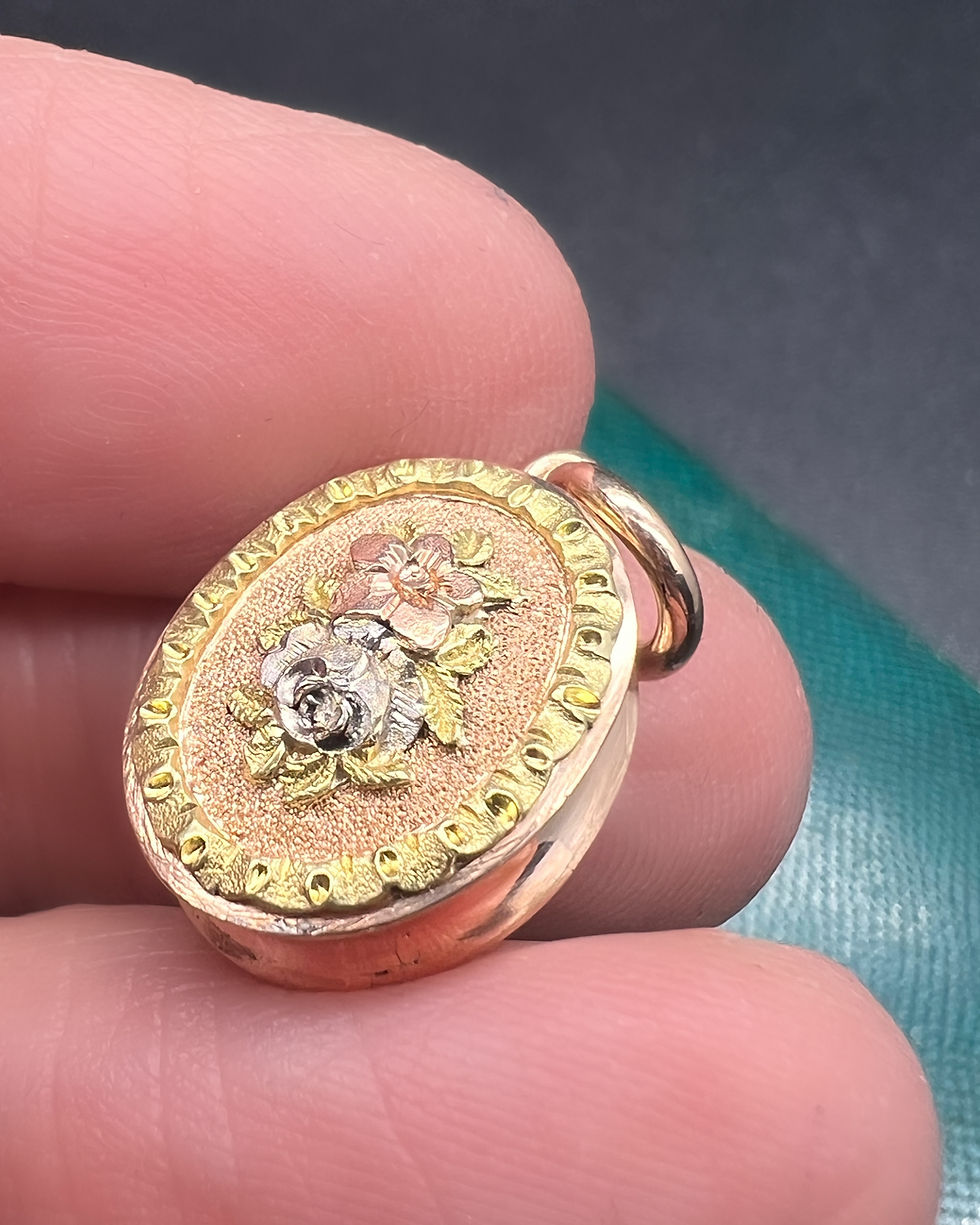 Thumbnail: Tri-colour Gold Pendant