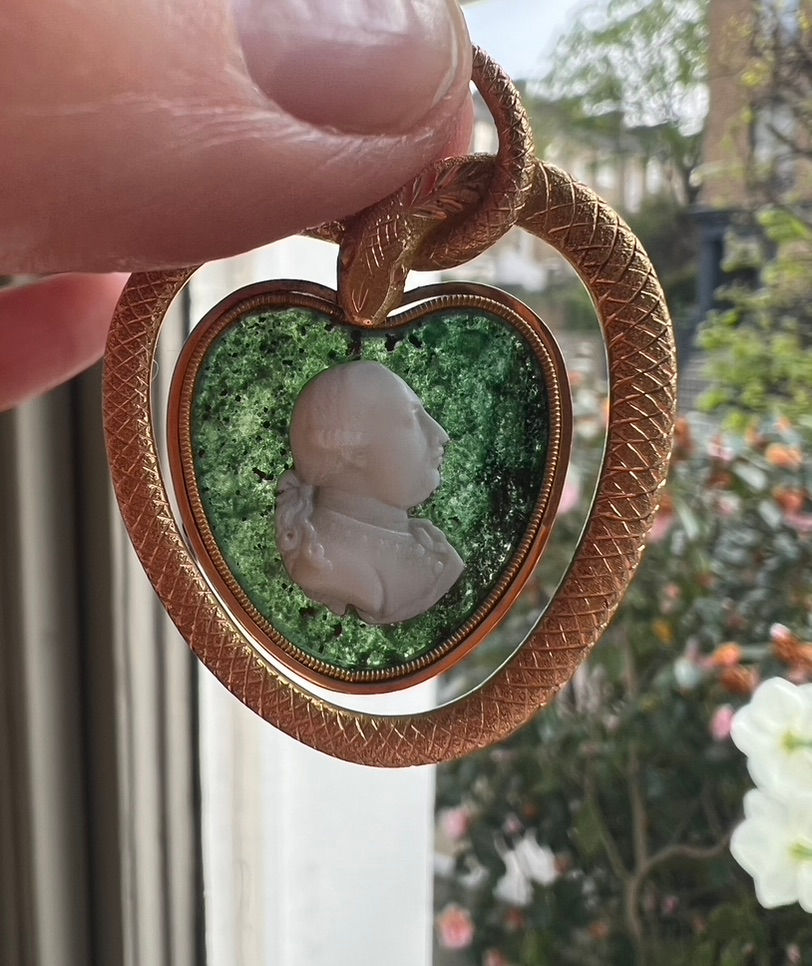 Thumbnail: A Royal Gift