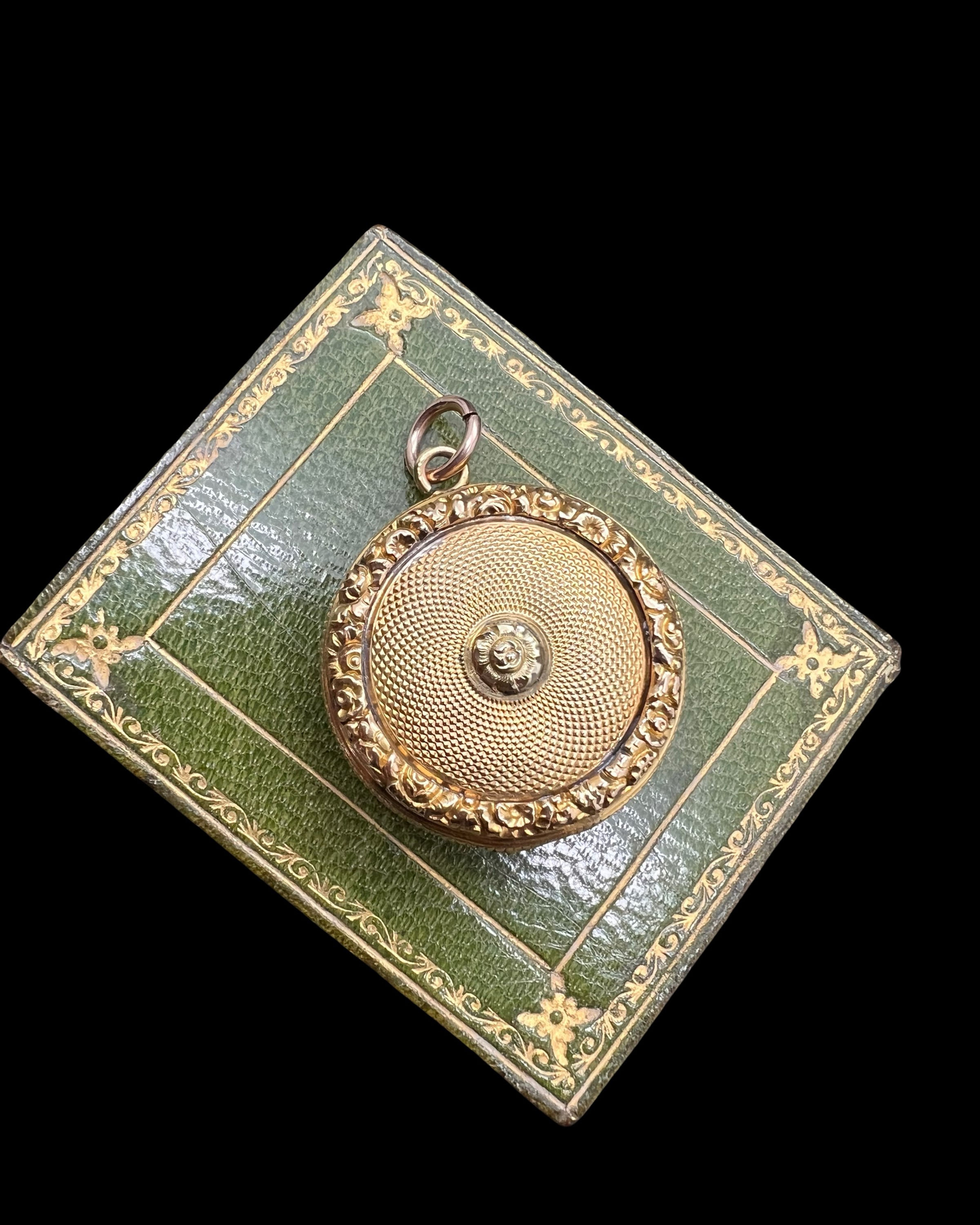 18 carat Victorian Locket Pendant