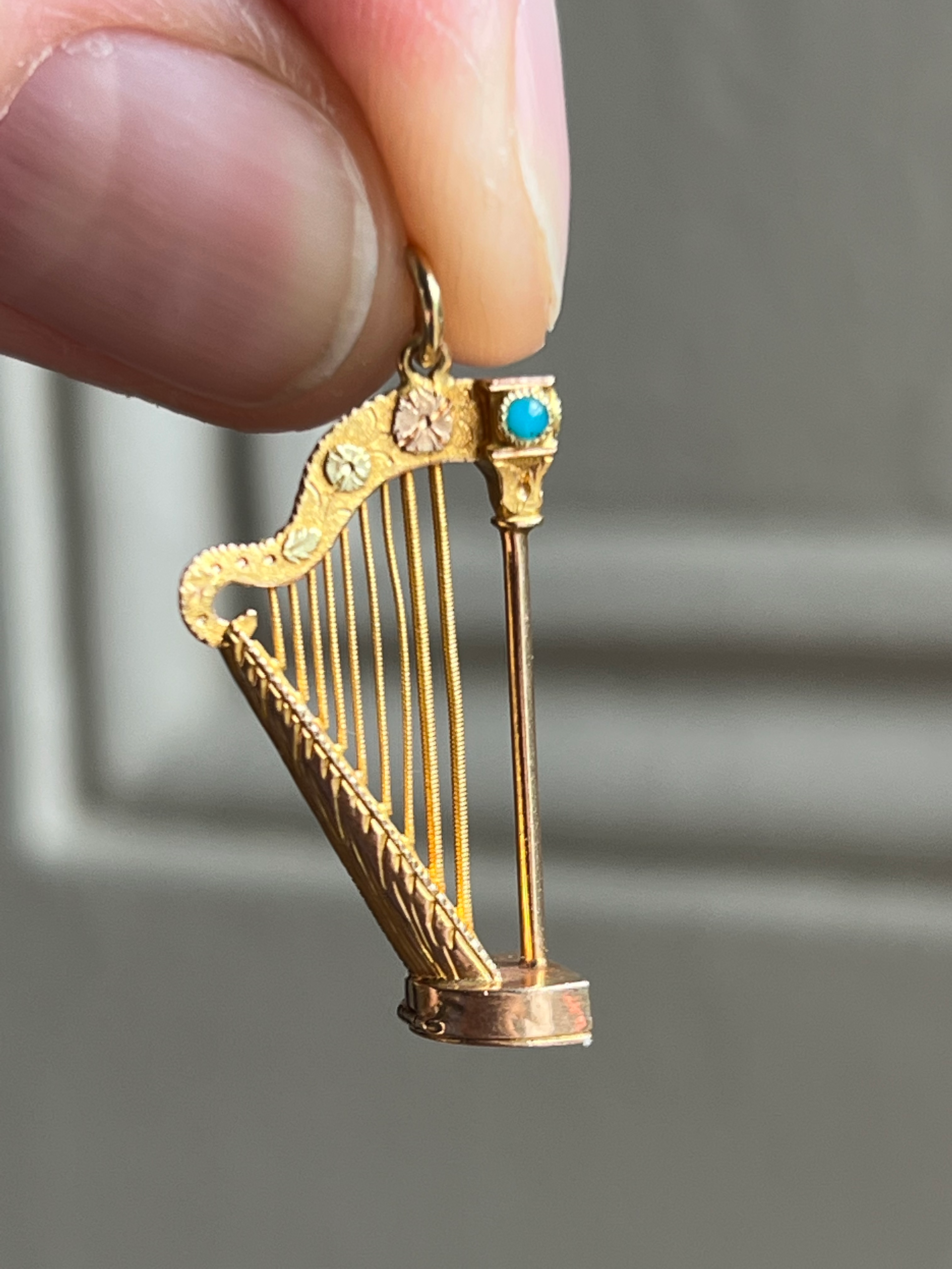 Regency Harp Charm