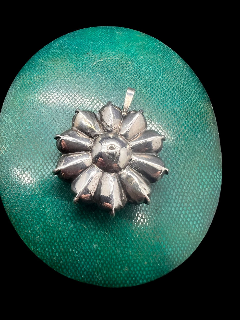 Thumbnail: Portuguese Flower Pendant