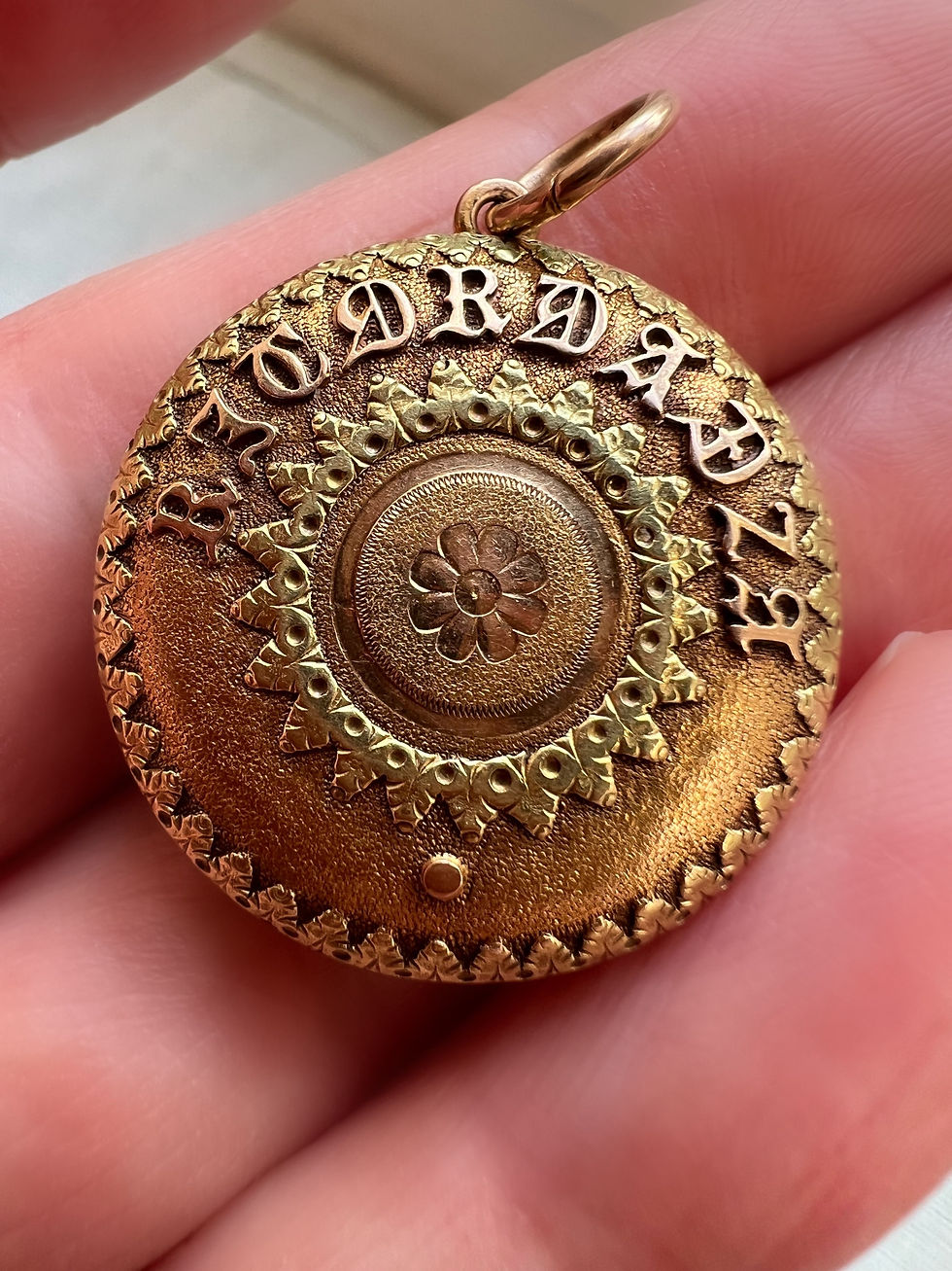 Thumbnail: Ricordanza  Locket