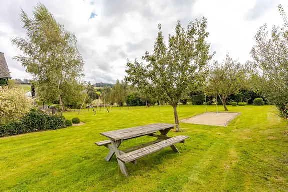 Gite Sous La Grange garden, games and relaxation