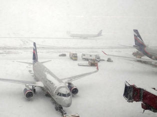 Снежный циклон парализовал Москву. Задержаны и отменены более ста авиарейсов