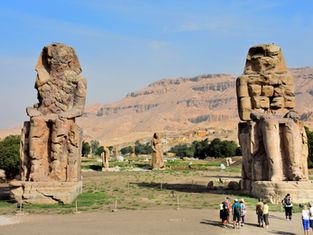 Египет представил отреставрированные Колоссы Мемнона