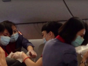 Пассажирка рейса China Airlines родила дочь во время полета