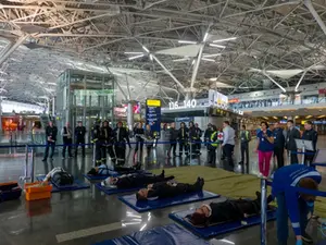 В аэропорту Внуково прошли комплексные учения. Если упадёт потолок, всех спасут!