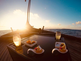 Velassaru Maldives: романтический закат на традиционной мальдивской лодке Дони