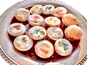 Таиландский блин-десерт Khanom Krok среди лучших в мире