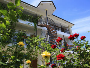 Внутренние авиабилеты на День России подешевели на треть