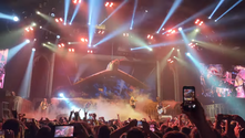 Lo Spitfire degli Iron Maiden si rompe durante uno show, Bruce Dickinson prende il suo posto!