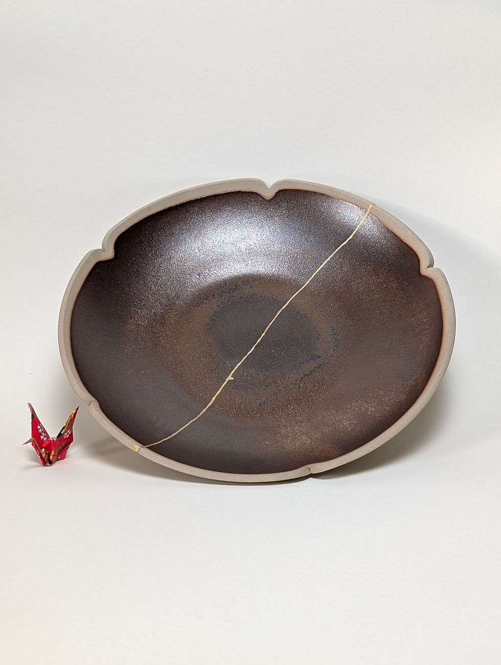 Assiette Pétale de Lucie Kern Céramique - Kintsugi Traditionnel Japonais Or 23k - 1