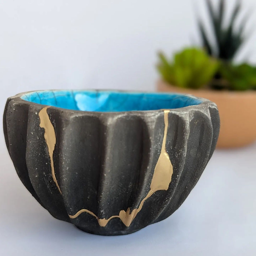 Kintsugi Traditionnel Bol Raku Noir et Bleu avec finition aluminium doré - Vue 1