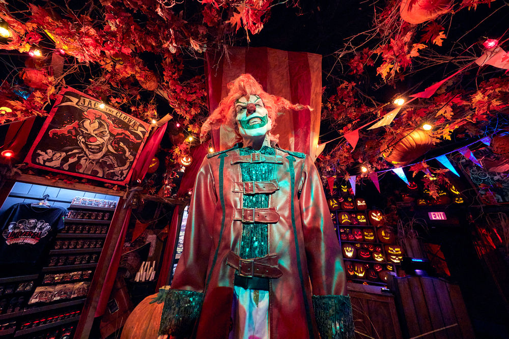 �Beetlejuice� Inspired Room Opens at Universal Orlando�s Halloween