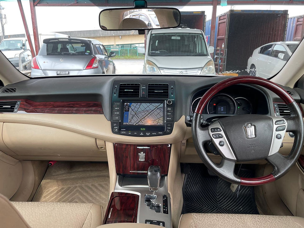 Thumbnail: TOYOTA CROWN 2012