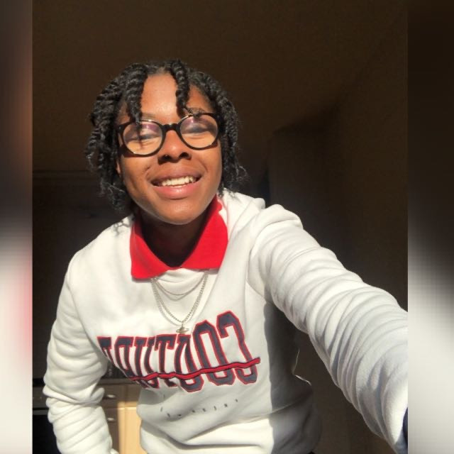 Picture of a smiling Roshay