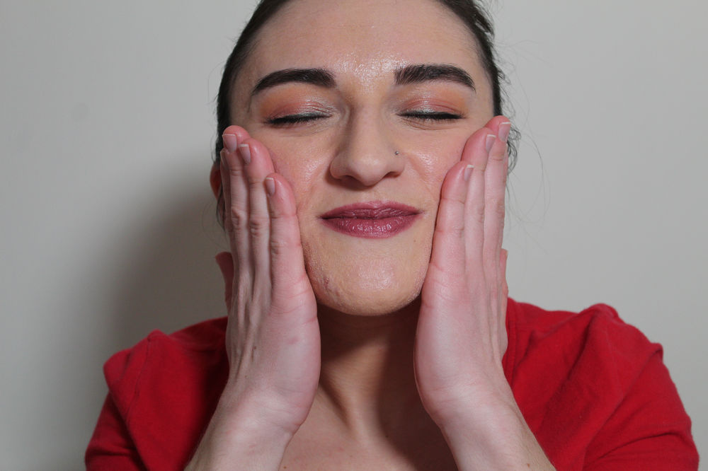 How To Properly Remove Your Makeup