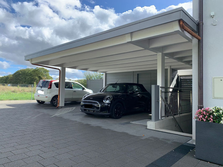 Couvert bois, abri voiture, caport, uninorm, mobitec, cover-car, terrasse bois, pool-house, cabanon, local de rangement, couvert moderne, abri toit plat, carport aluminium, carport métallique,  système d'abri, garage préfabriqué, caport sur mesure, toiture 2 pans, carport autoporteur.