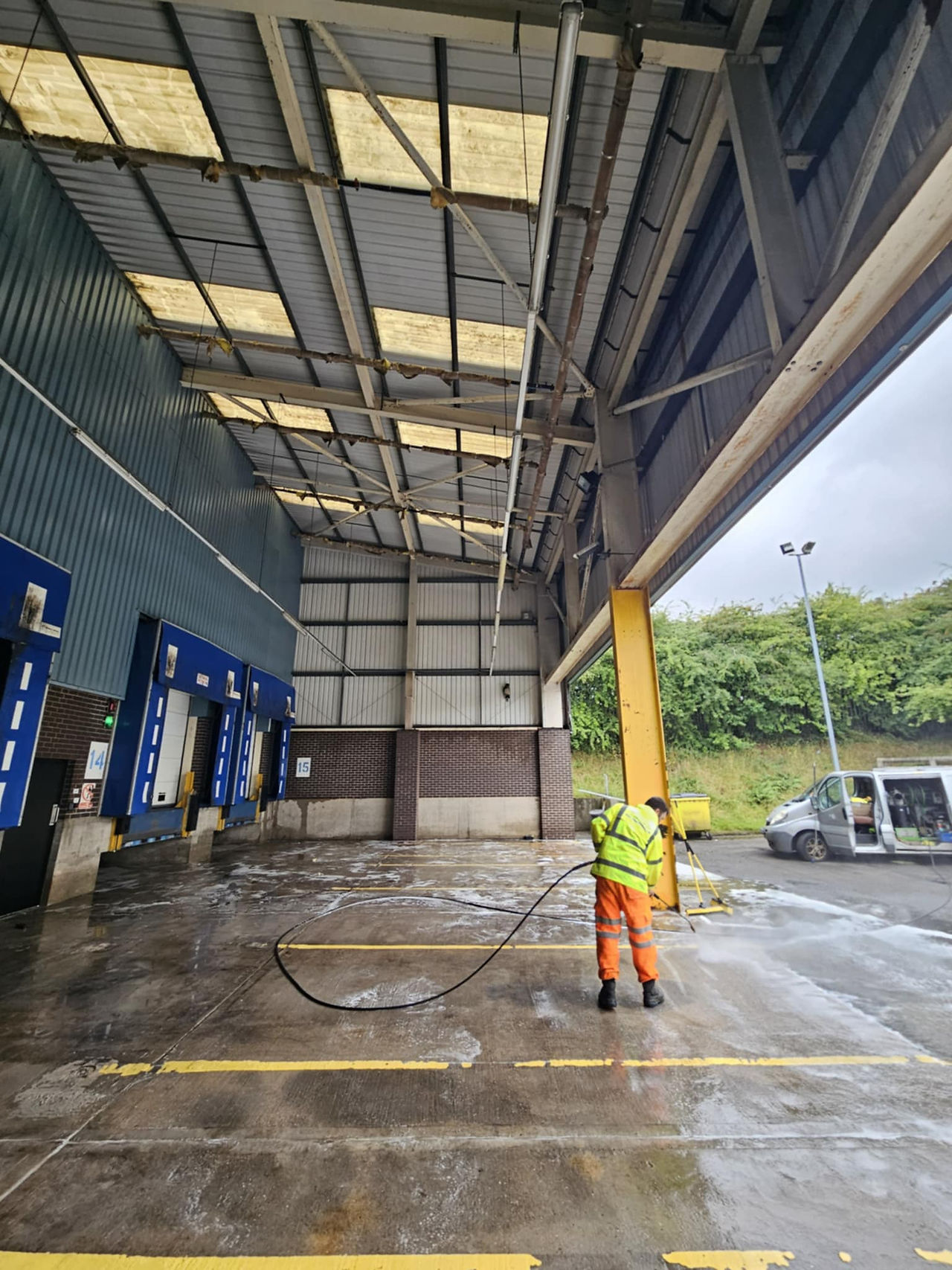 Commercial jet washing cleaning 