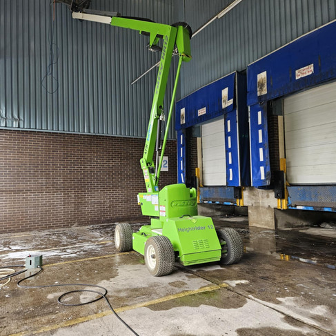 Commercial jet washing cleaning