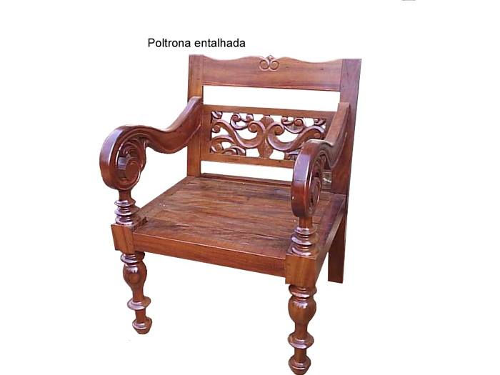 poltrona entalhada