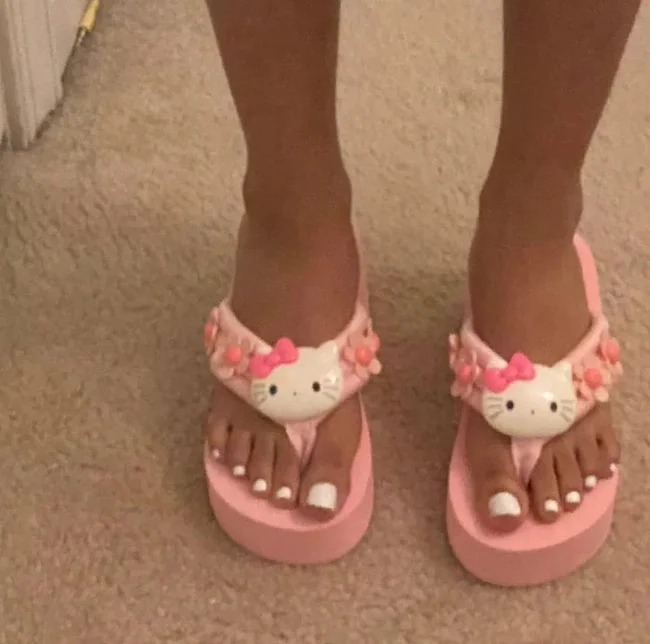 Thumbnail: Hello Kitty Flip Flops