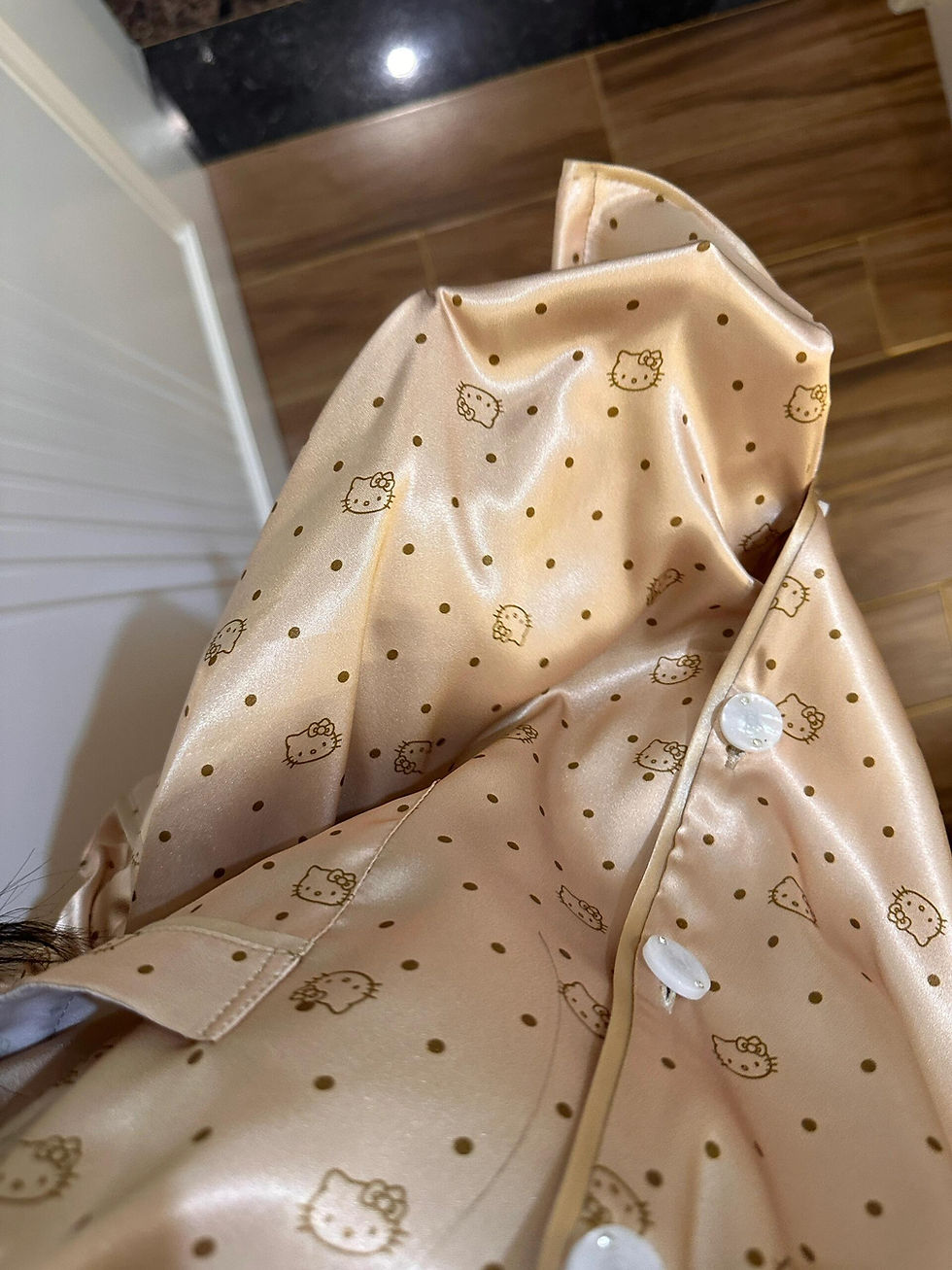 थंबनेल: Hello Kitty Silk Pajamas (Loose Fit)