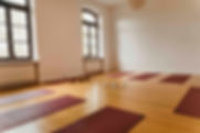 Bettina-Ludwig-Yoga-Studio-Merzig-Kursraum.jpg