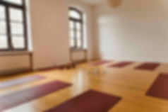 Bettina-Ludwig-Yoga-Studio-Merzig-Kursraum.jpg