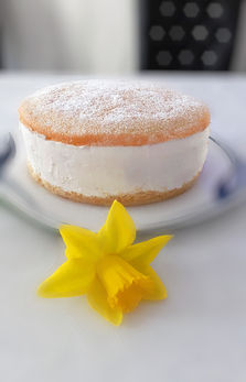 Voodporn®_Kuchenverfuehrung_VEGAN BACKEN_Kaese_Väse-Sahne