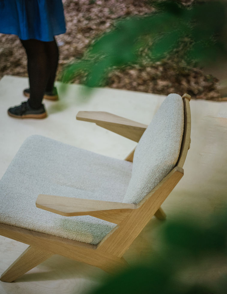 Prostoria Toggle 扶手椅結構展示,星形骨架提供清楚承托與穩定坐感