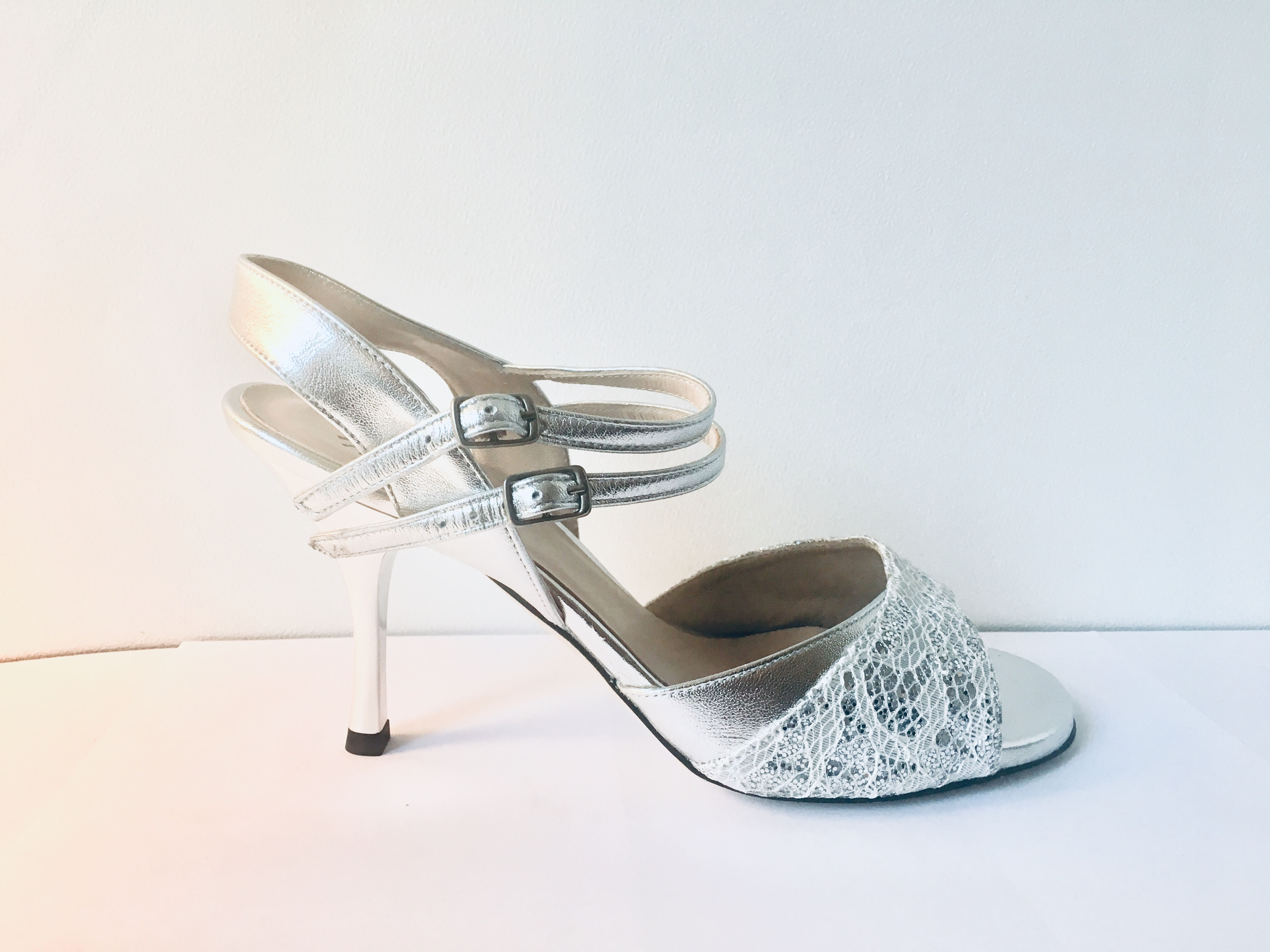 Frida argentée et brodée