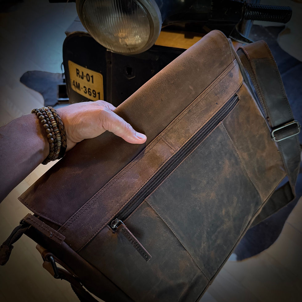 Miniaturbild: Große Leder-Herren Tasche – Für Männer mit Platzbedarf