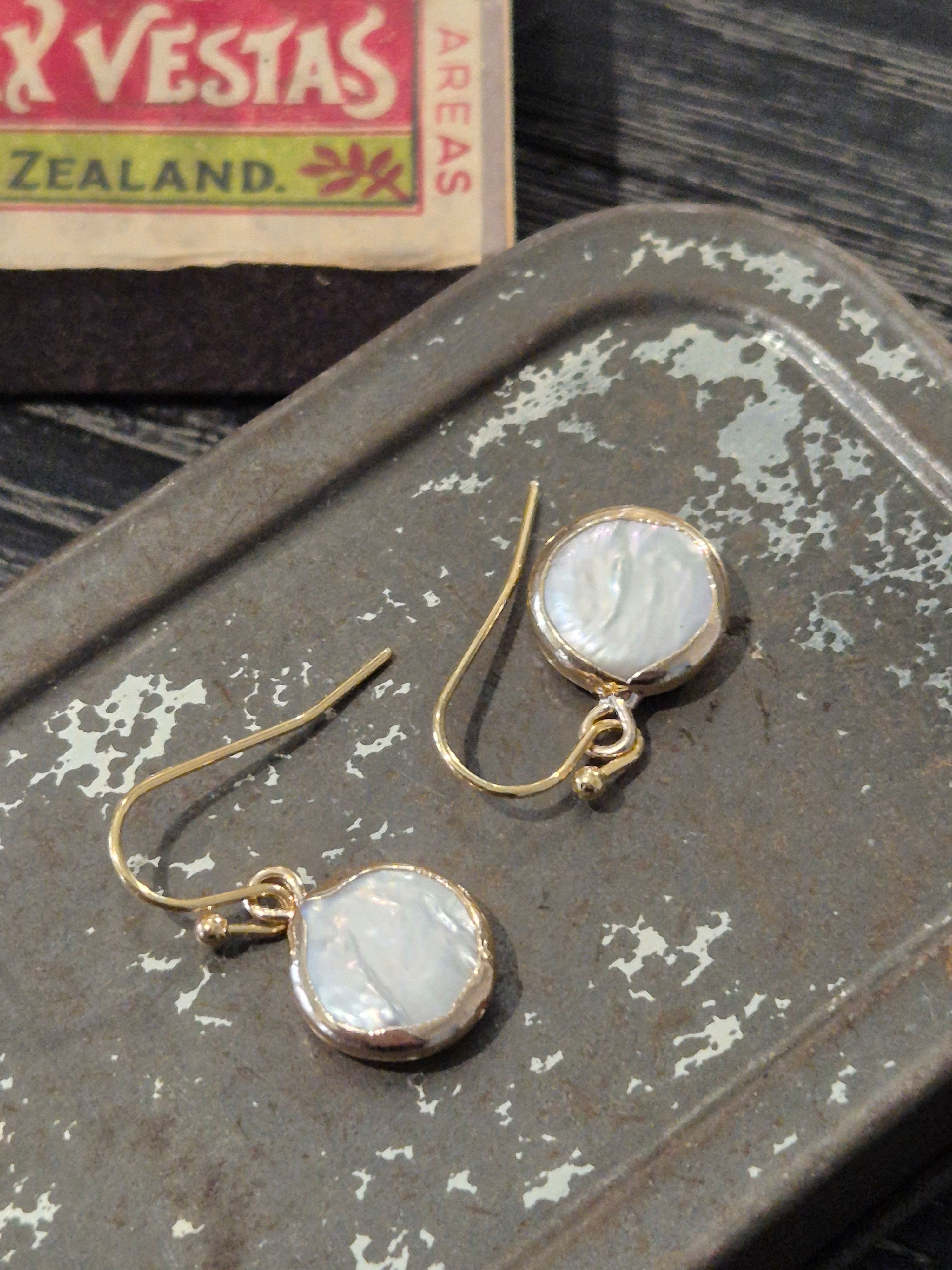 Round Fresh Water Pearl Earring with stainless steel hook in Gold
