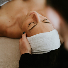 Massage visage anti-rides et détox Drain Me, cure bien-être et beauté naturelle.