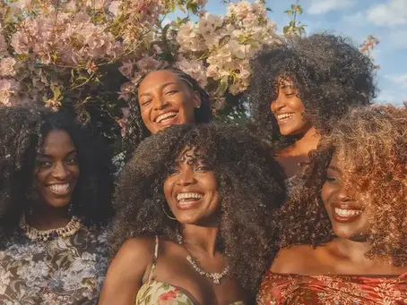 [Années 2010s] Les femmes noires adoptent les tresses bouclées