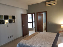 Otro angulo de habitación con vista a la ciudad 3