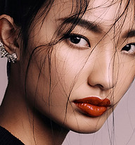 Elegant Woman Portrait_edited_edited.jpg