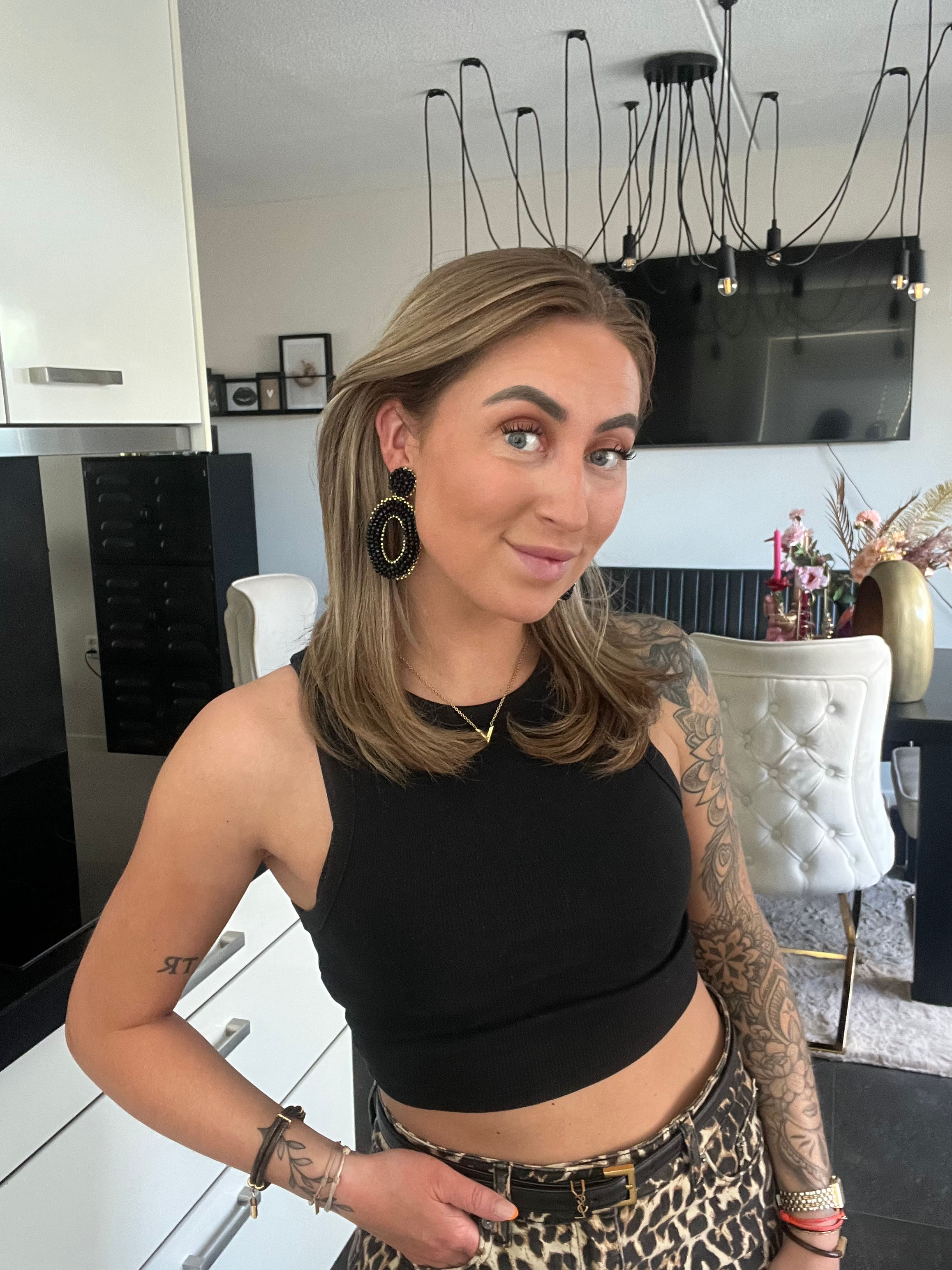 EARRINGS BLACK GOLD