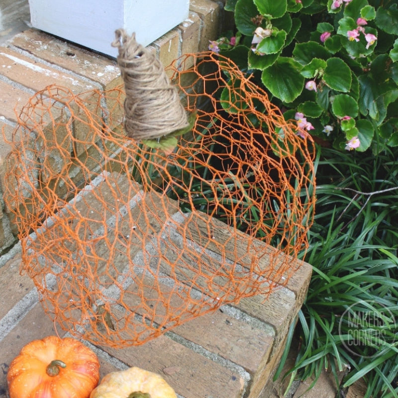 5 DIY Thanksgiving Decor Ideas Using Chicken Wire