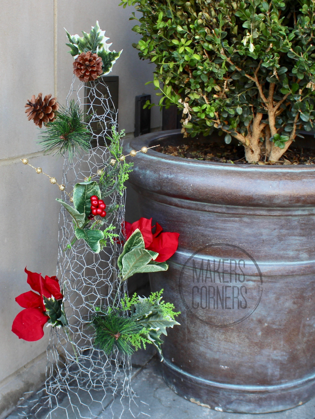 DIY: How to Make a Chicken Wire Christmas Tree