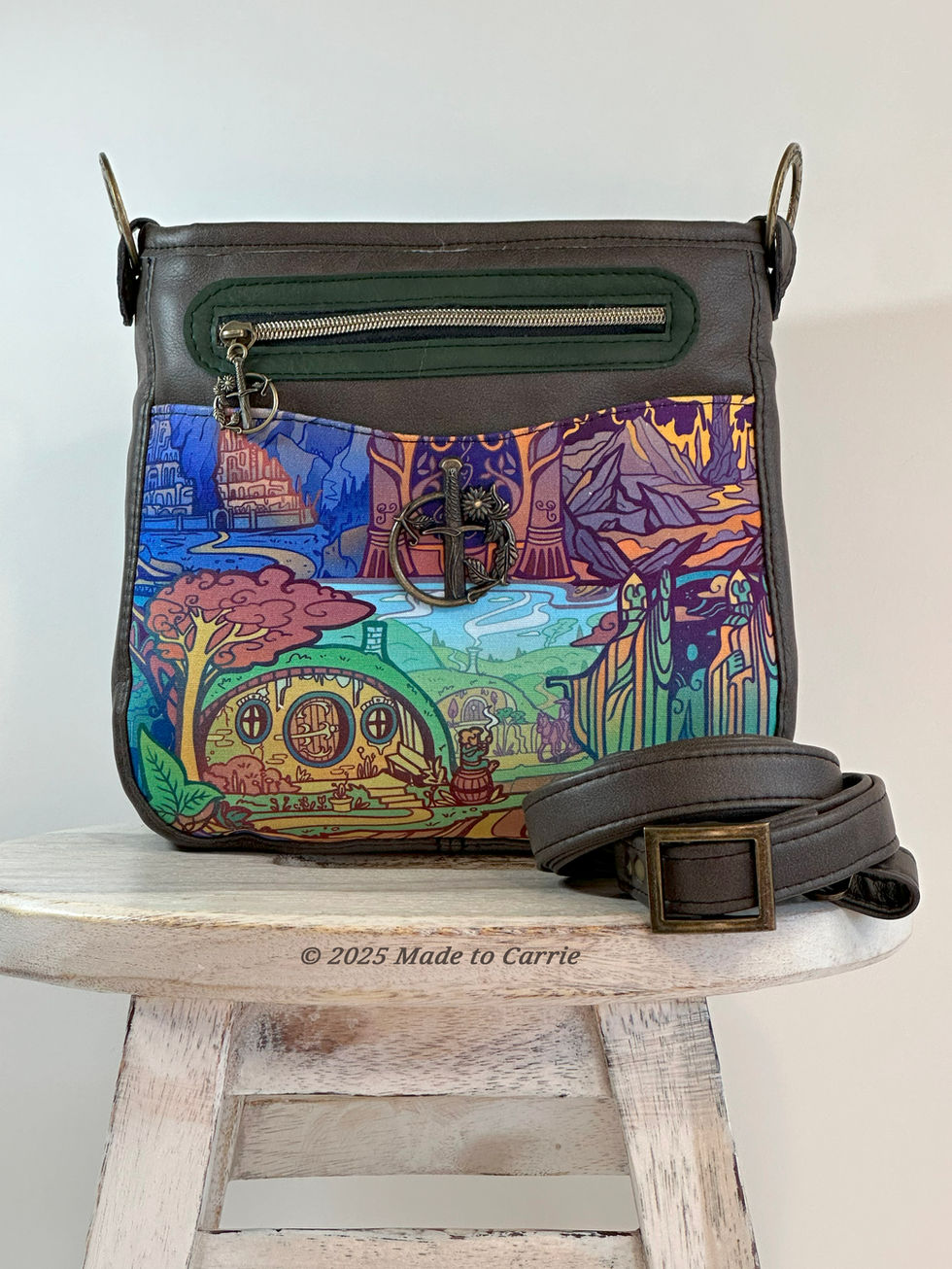 LOTR Gaia front view