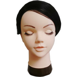 ロングウィッグノーメイク使用例