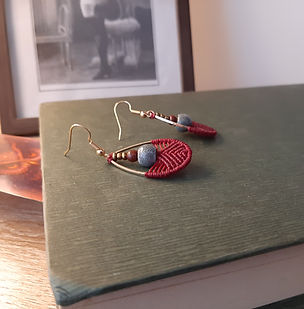 boucle d oreille elia avec une perle en ceramique