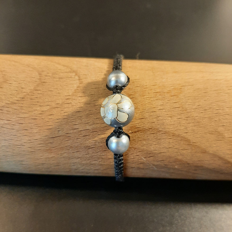 Miniature : Bracelet Shamballa en micro-macramé avec perle Tensha – Bijou artisanal unique