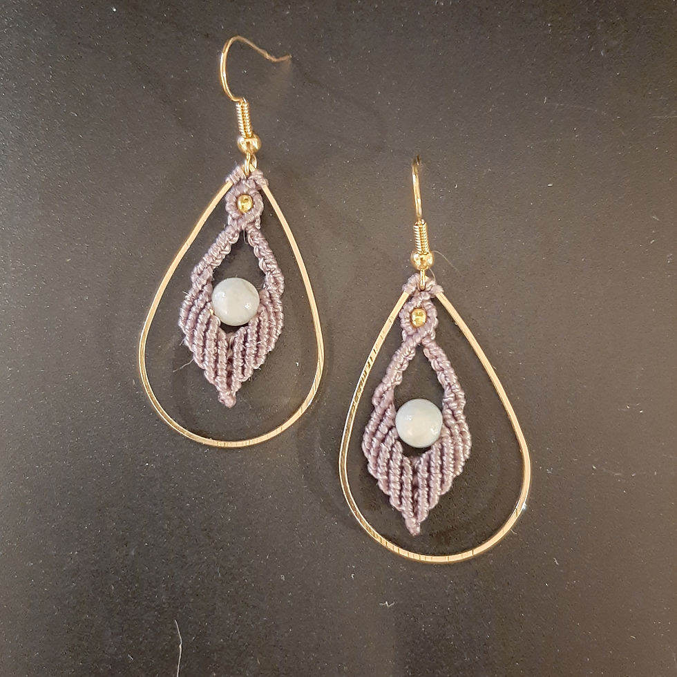 Boucles d'oreilles Iris en micro-macramé avec perles d’amazonite