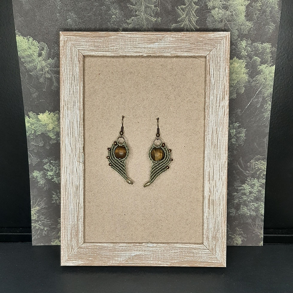 Boucles d’oreilles Angel en micro-macramé & œil de tigre brut